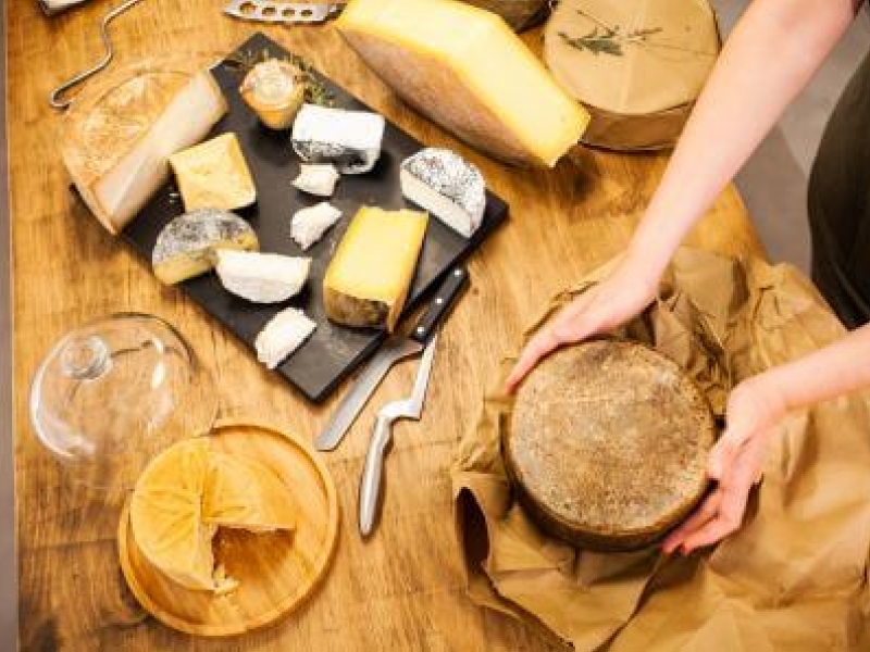 Detalle de los quesos de calidad que ofrecen