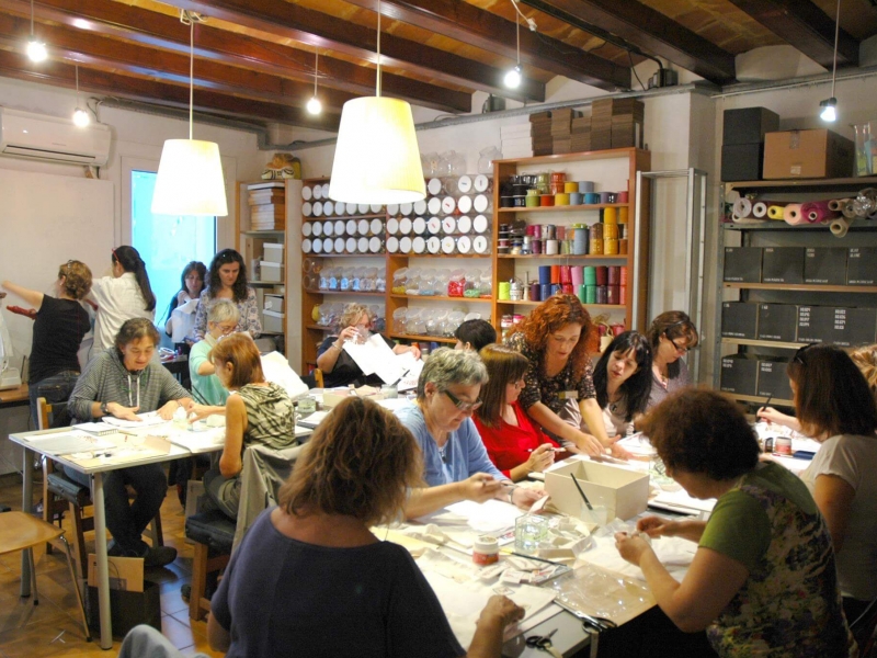 Group workshops on stationery techniques